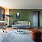 Ξενοδοχείο με διαμερίσματα Black F House - Serviced