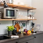 Black F House - Serviced Aparthotel