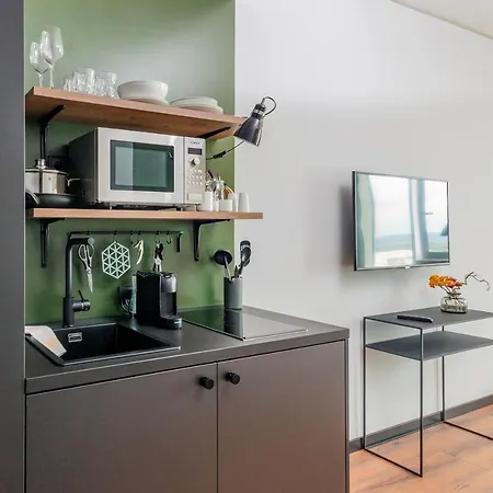 Black F House - Serviced Aparthotel