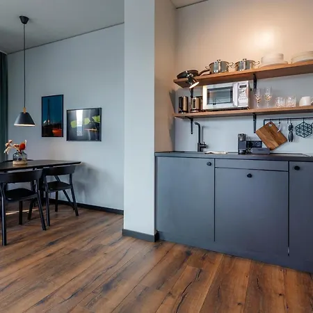 Black F House - Serviced Aparthotel