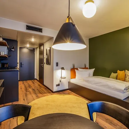 Black F House - Serviced