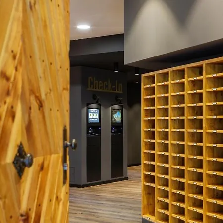 Aparthotel Blackf House 4*