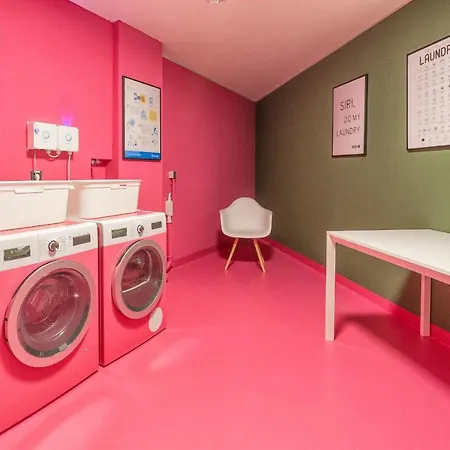 Black F House - Serviced Aparthotel