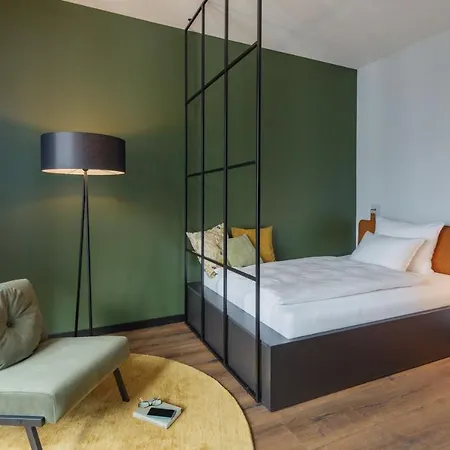 Black F House - Serviced Aparthotel