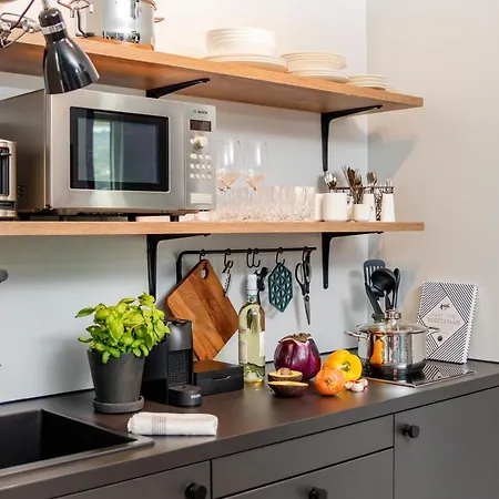 Black F House - Serviced Apart Otel