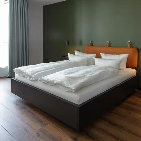 Black F House - Serviced Lägenhetshotell 4*