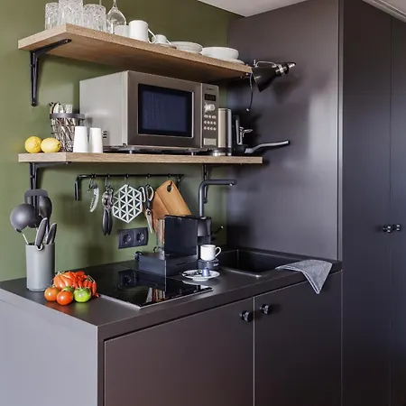 Black F House - Serviced
