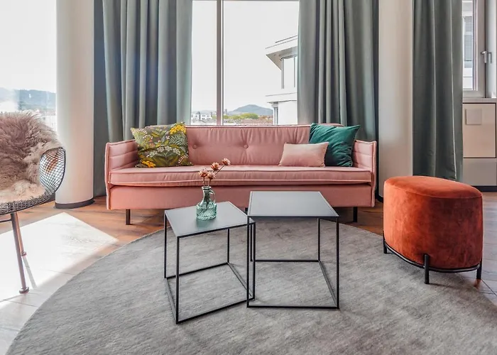 Hotel apartamentowy Black F House - Serviced 4*