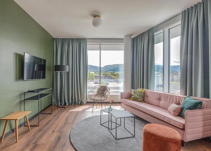 Black F House - Serviced 4* Fryburg Bryzgowijski