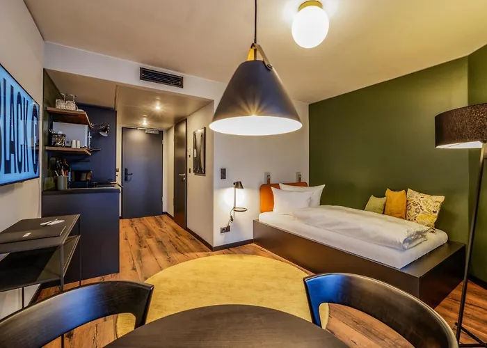 Black F House - Serviced