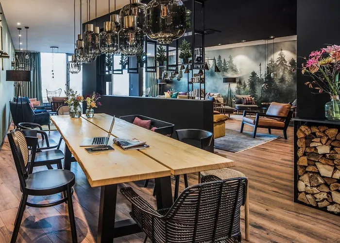 Hotel apartamentowy Black F House - Serviced