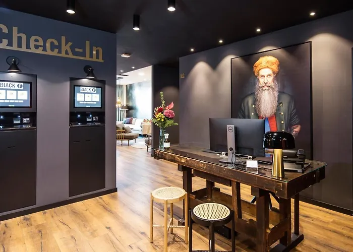 Black F House - Serviced 4* Fryburg Bryzgowijski