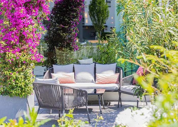 Black F House - Serviced Hotel apartamentowy