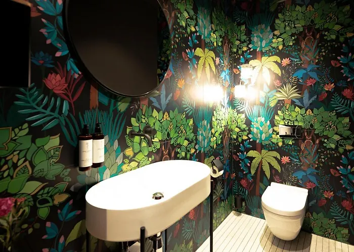 Hotel apartamentowy Black F House - Serviced