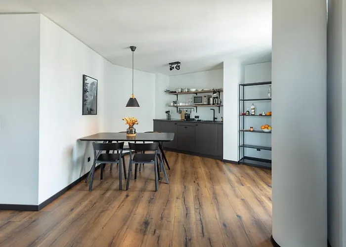 Hotel apartamentowy Black F House - Serviced 4*